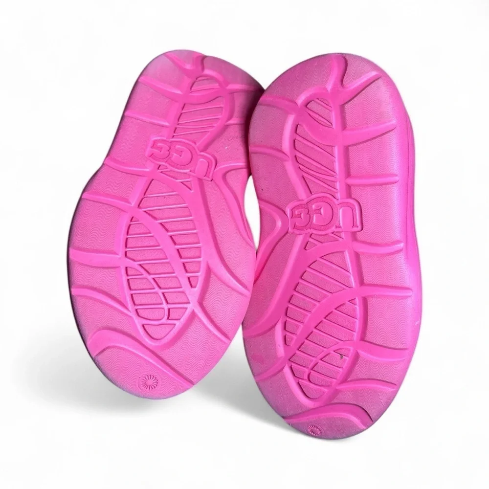 UGG bright fun